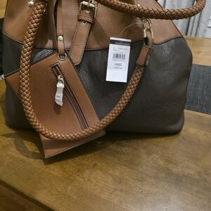 Elegant Two-Tone Leather Tote